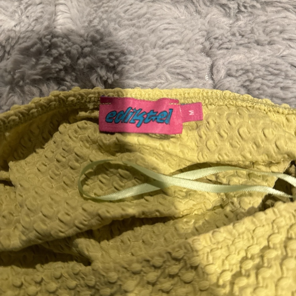Edikted Yellow Textured Tunic Top - Picture 3 of 3